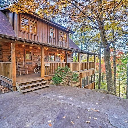 Grin N Bear It Cabin With Hot Tub And Fire Pit! Пиджен Фордж Екстериор снимка