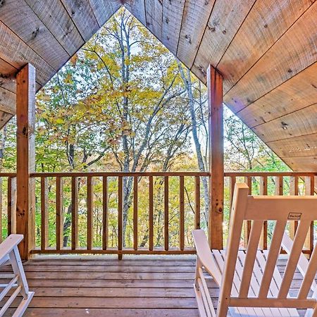 Grin N Bear It Cabin With Hot Tub And Fire Pit! Пиджен Фордж Екстериор снимка
