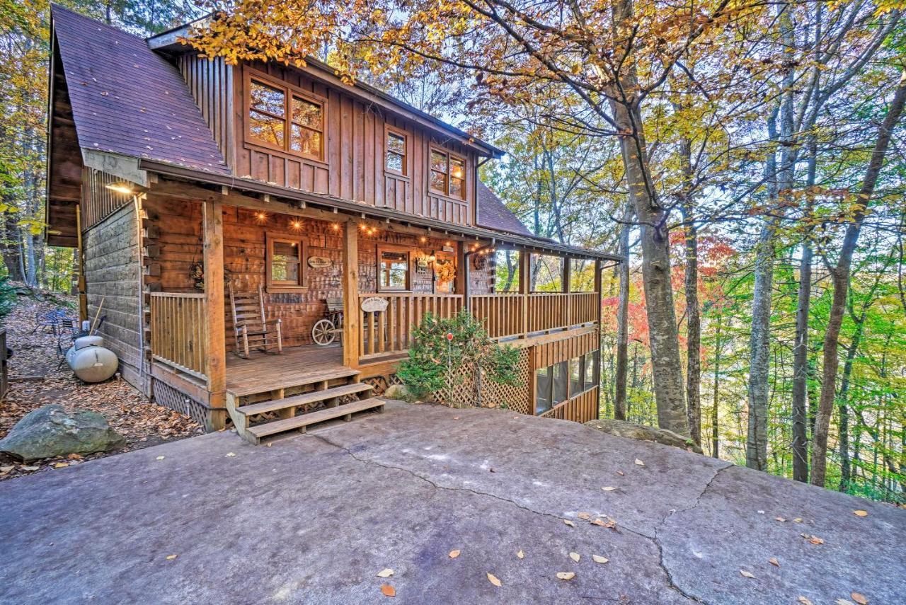 Grin N Bear It Cabin With Hot Tub And Fire Pit! Пиджен Фордж Екстериор снимка