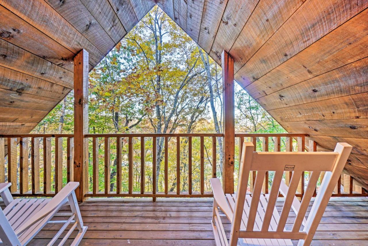 Grin N Bear It Cabin With Hot Tub And Fire Pit! Пиджен Фордж Екстериор снимка