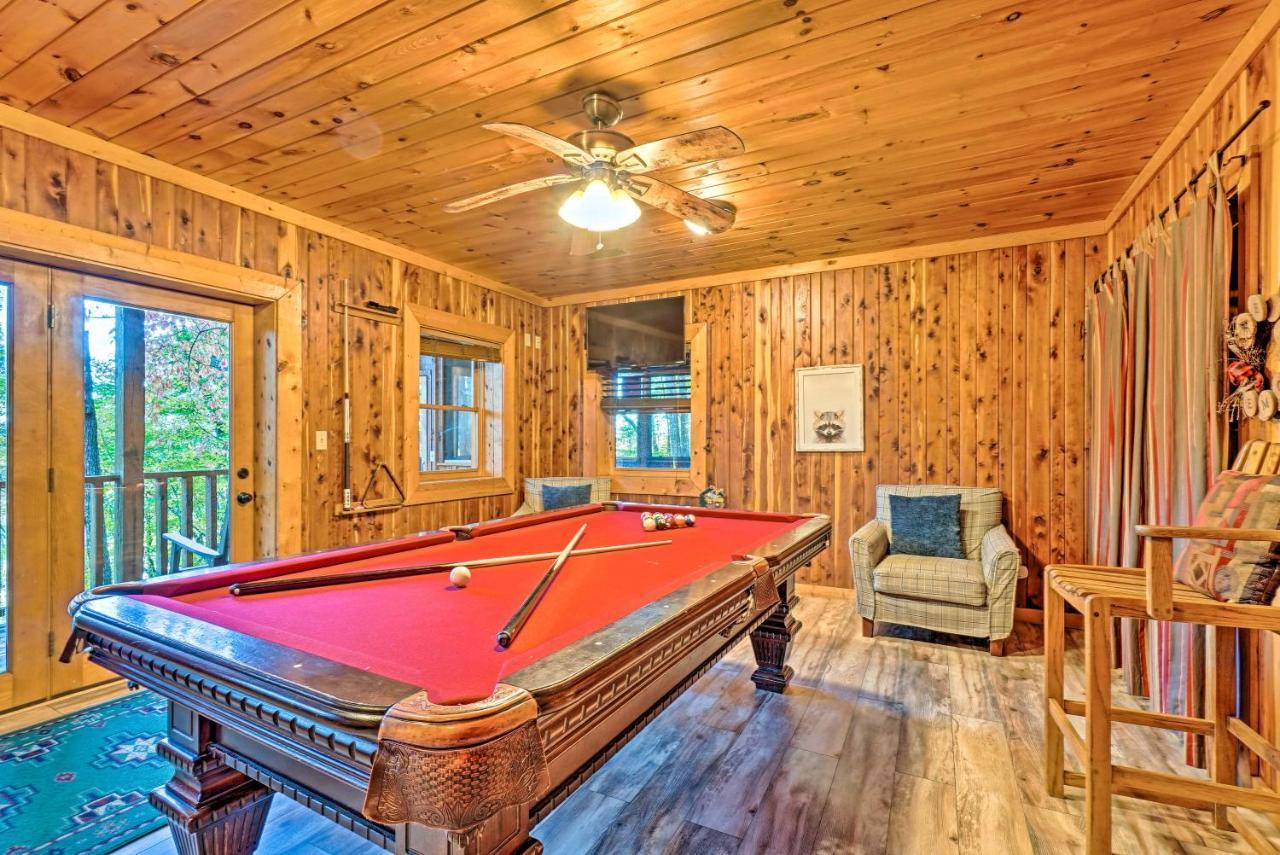 Grin N Bear It Cabin With Hot Tub And Fire Pit! Пиджен Фордж Екстериор снимка