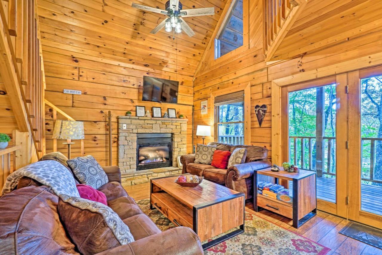 Grin N Bear It Cabin With Hot Tub And Fire Pit! Пиджен Фордж Екстериор снимка