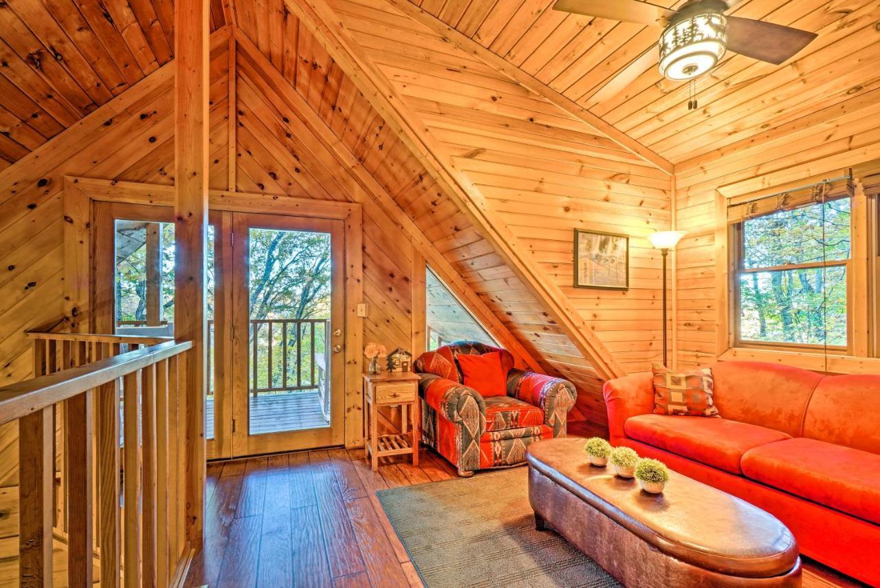 Grin N Bear It Cabin With Hot Tub And Fire Pit! Пиджен Фордж Екстериор снимка