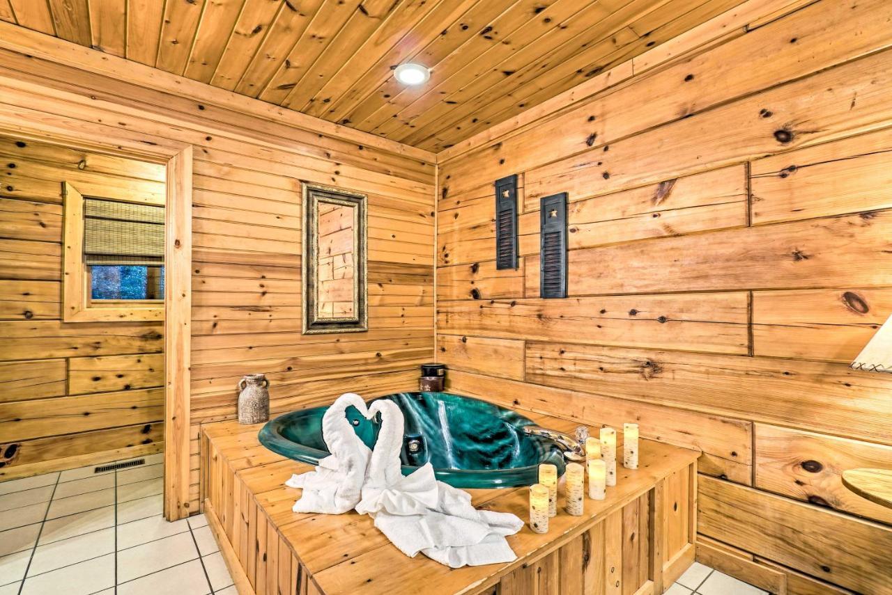 Grin N Bear It Cabin With Hot Tub And Fire Pit! Пиджен Фордж Екстериор снимка