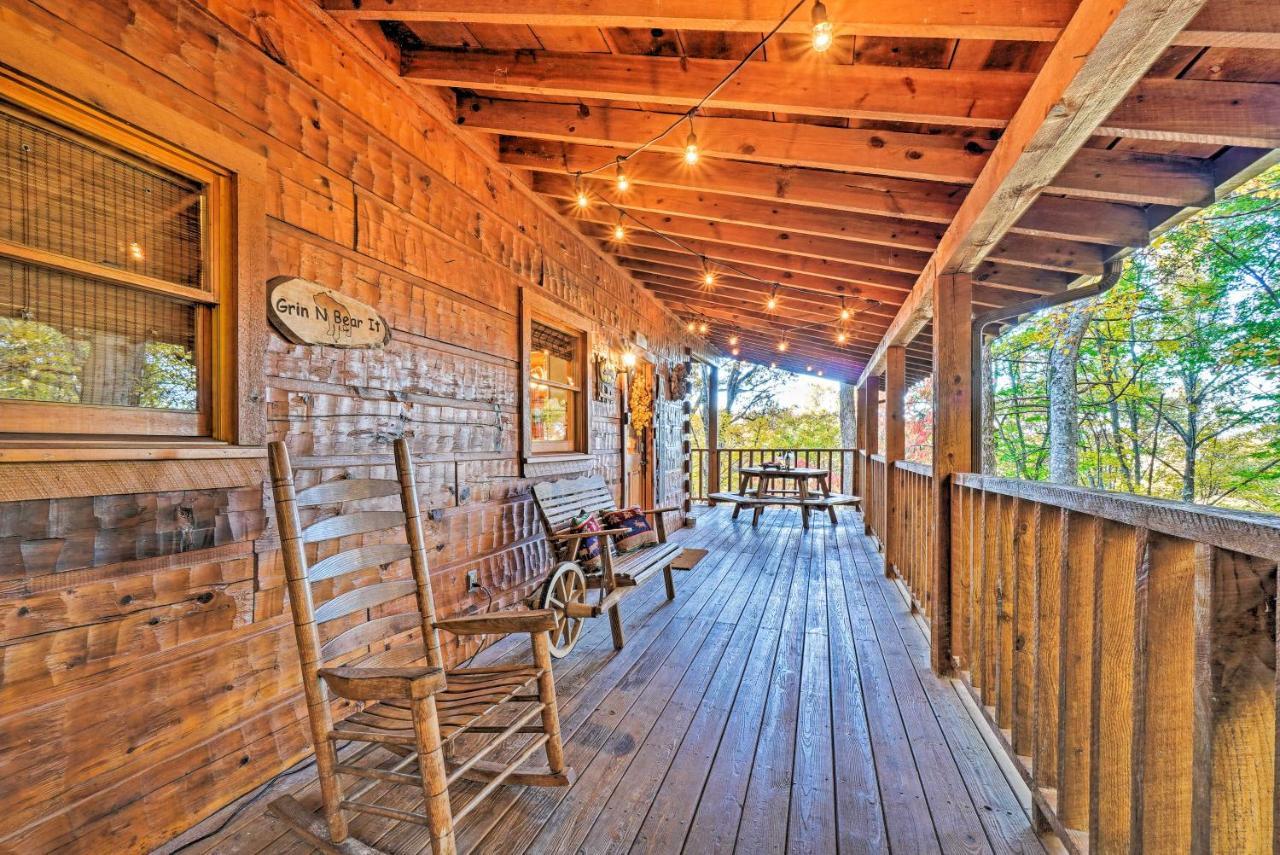Grin N Bear It Cabin With Hot Tub And Fire Pit! Пиджен Фордж Екстериор снимка