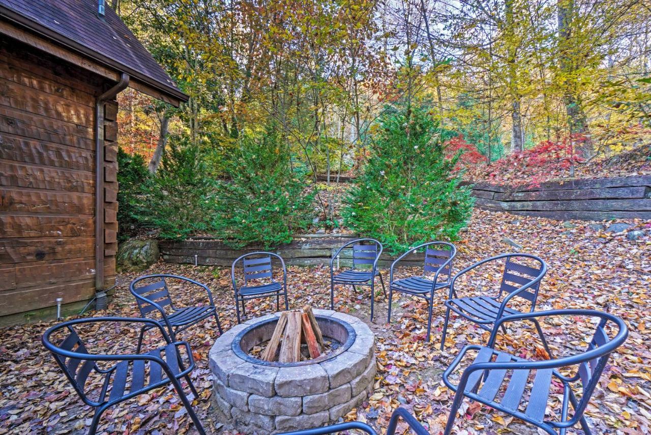 Grin N Bear It Cabin With Hot Tub And Fire Pit! Пиджен Фордж Екстериор снимка